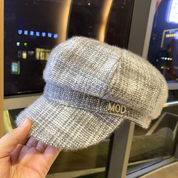 Нов модел дамска шапка с козирка- тип каскет