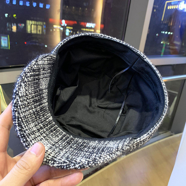 Нов модел дамска шапка с козирка- тип каскет