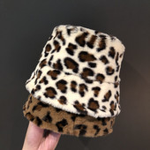 Дамска ежедневна шапка с животинки десен