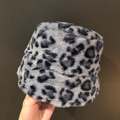 Дамска ежедневна шапка с животинки десен