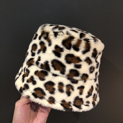 Дамска ежедневна шапка с животинки десен