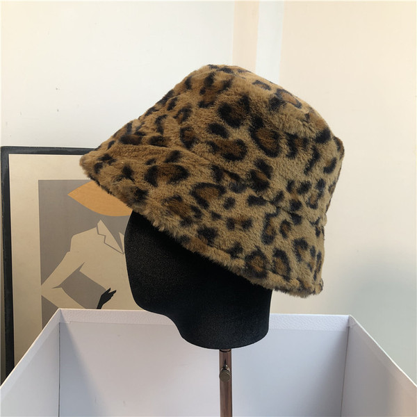 Дамска ежедневна шапка с животинки десен