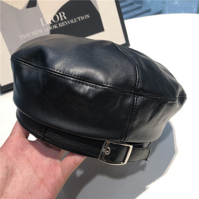 Дамска ежедневна шапка от изкуствена кожа - тип барета