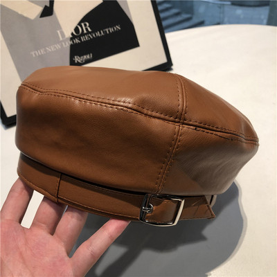 Дамска ежедневна шапка от изкуствена кожа - тип барета