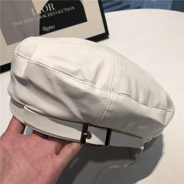 Дамска ежедневна шапка от изкуствена кожа - тип барета