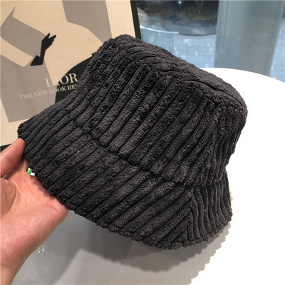 Női kordbársony sapka retro stílusban