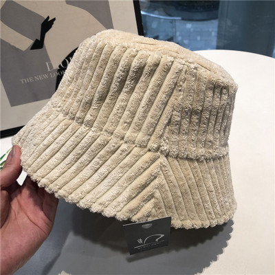 Női kordbársony sapka retro stílusban