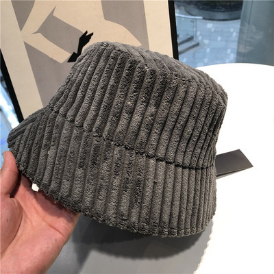 Női kordbársony sapka retro stílusban