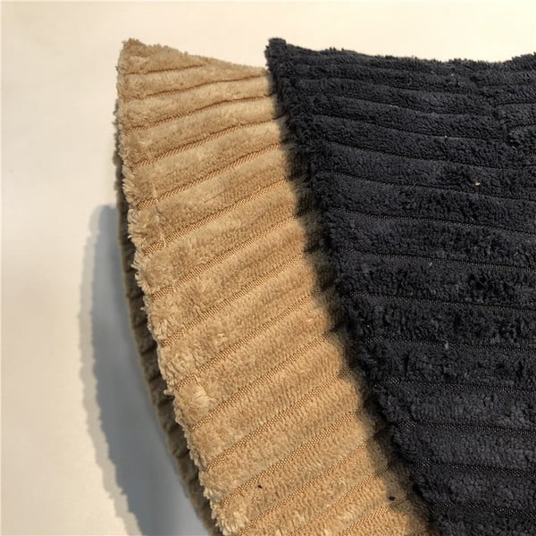 Női kordbársony sapka retro stílusban