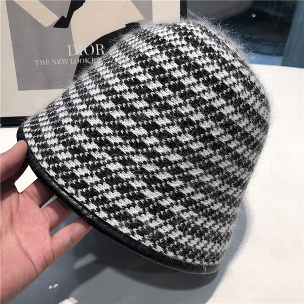 Ženska ležerna karirana kapa pogodna za zimu