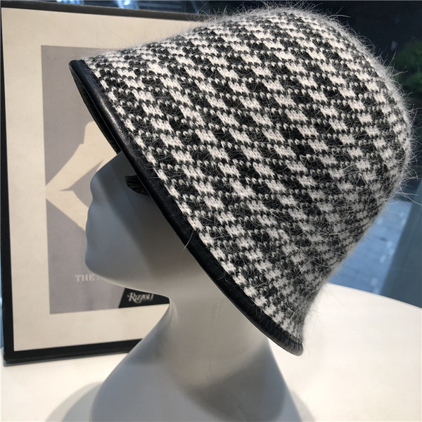 Ženska ležerna karirana kapa pogodna za zimu