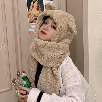 Női téli sapka 3D elemekkel és sállal