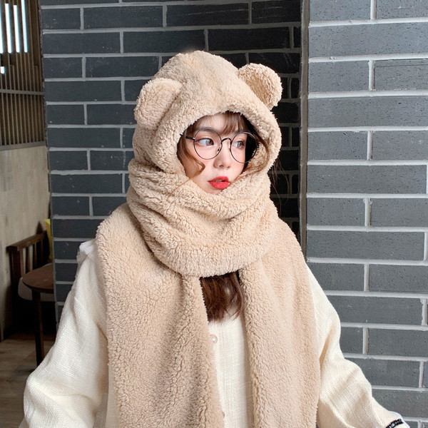 Női téli sapka 3D elemekkel és sállal