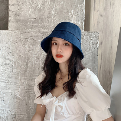 Актуална дамска шапка в два модела - изчистен или с бродерия