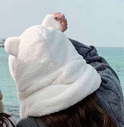 Női kalap sállal és 3D elemekkel