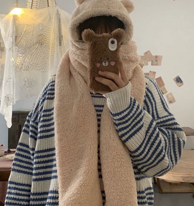 Női kalap sállal és 3D elemekkel