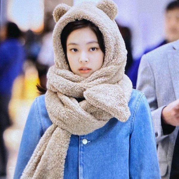 Női kalap sállal és 3D elemekkel