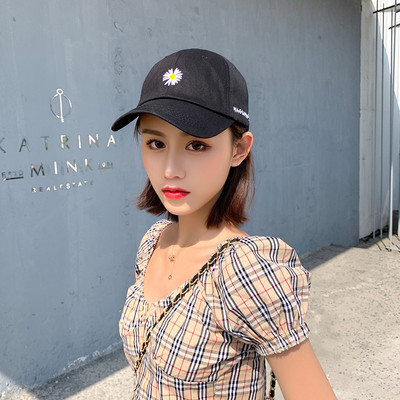 Alkalmi női sapka napellenzővel több modellben