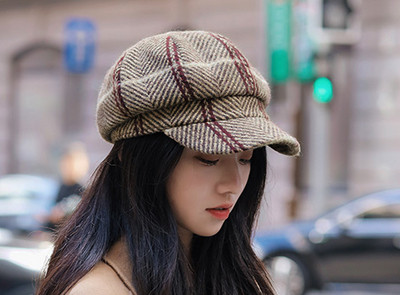 Μάλλινο μπερέ φθινοπώρου-χειμερινό για γυναίκες