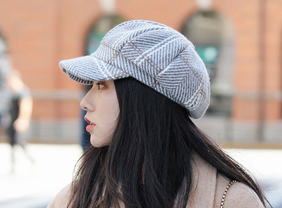 Μάλλινο μπερέ φθινοπώρου-χειμερινό για γυναίκες