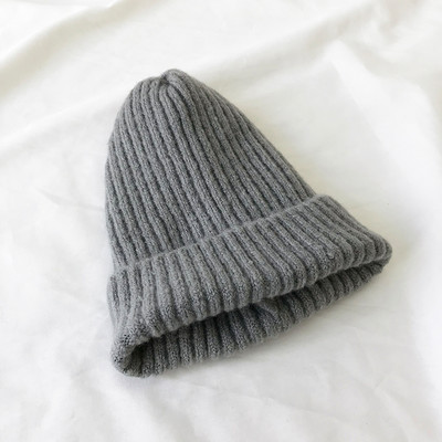 Kötött téli női sapka többféle modellben