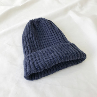 Kötött téli női sapka többféle modellben