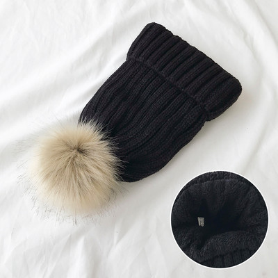 Kötött téli női sapka többféle modellben