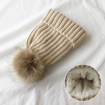 Kötött téli női sapka többféle modellben