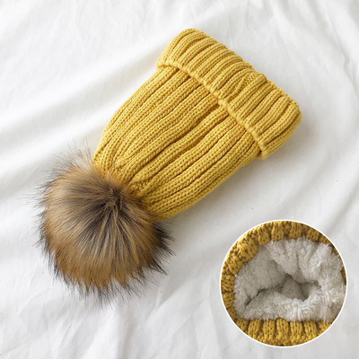 Kötött téli női sapka többféle modellben