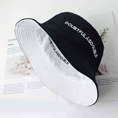 Γυναικείο καπέλο διπλής όψης με κεντήματα σε διάφορα χρώματα