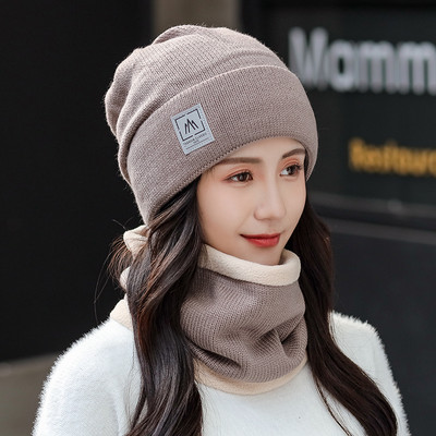 Kötött téli sapka pomponnal + sállal