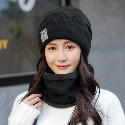 Kötött téli sapka pomponnal + sállal