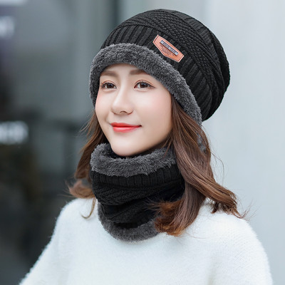 Kötött téli sapka pomponnal + sállal