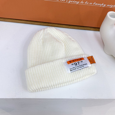 Casual πλεκτό γυναικείο καπέλο με έμβλημα