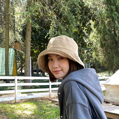 Γυναικείο κορυφαίο καπέλο σε διάφορα μοντέλα