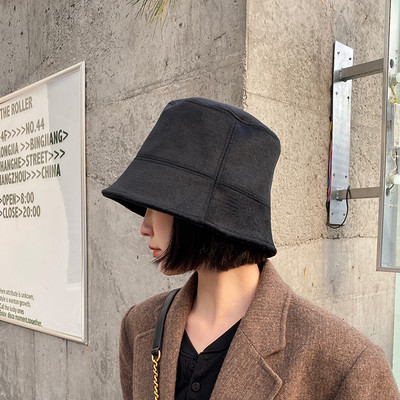 Γυναικείο κορυφαίο καπέλο σε διάφορα μοντέλα