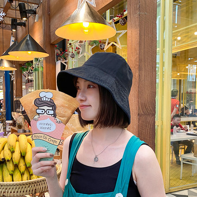 Γυναικείο κορυφαίο καπέλο σε διάφορα μοντέλα