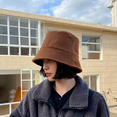 Γυναικείο κορυφαίο καπέλο σε διάφορα μοντέλα