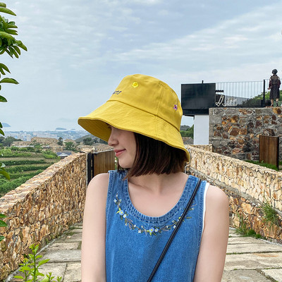 Γυναικείο κορυφαίο καπέλο σε διάφορα μοντέλα