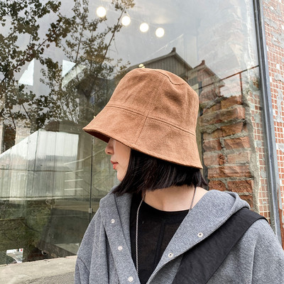 Γυναικείο κορυφαίο καπέλο σε διάφορα μοντέλα