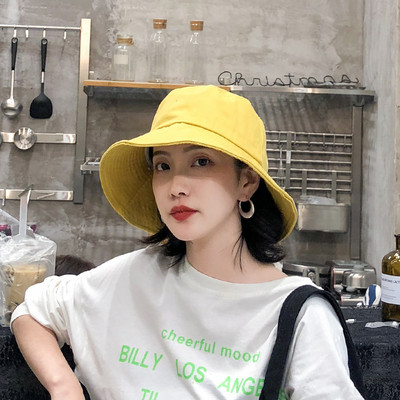 Γυναικείο κορυφαίο καπέλο σε διάφορα μοντέλα