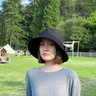 Γυναικείο κορυφαίο καπέλο σε διάφορα μοντέλα