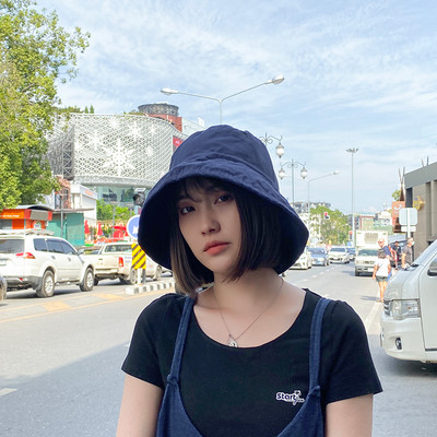 Γυναικείο κορυφαίο καπέλο σε διάφορα μοντέλα