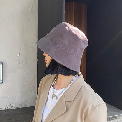 Γυναικείο κορυφαίο καπέλο σε διάφορα μοντέλα