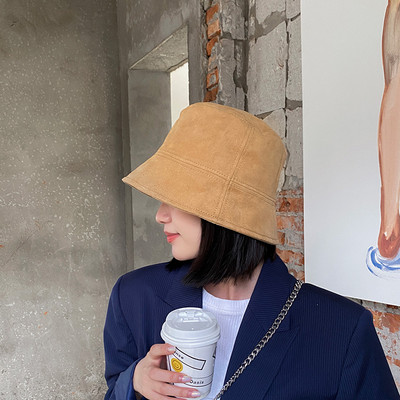 Γυναικείο κορυφαίο καπέλο σε διάφορα μοντέλα