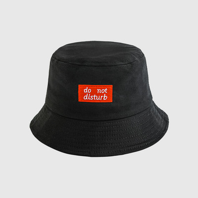 Μοντέρνο καπέλο σε διάφορα μοντέλα κατάλληλα για άνδρες και γυναίκες