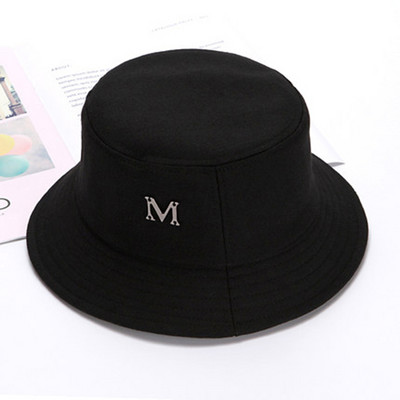 Μοντέρνο καπέλο σε διάφορα μοντέλα κατάλληλα για άνδρες και γυναίκες