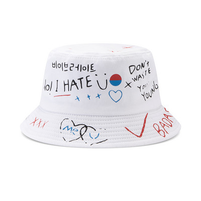 Μοντέρνο καπέλο σε διάφορα μοντέλα κατάλληλα για άνδρες και γυναίκες