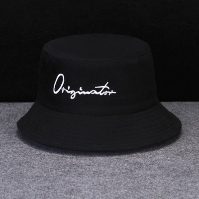 Μοντέρνο καπέλο σε διάφορα μοντέλα κατάλληλα για άνδρες και γυναίκες