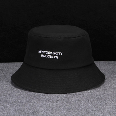 Μοντέρνο καπέλο σε διάφορα μοντέλα κατάλληλα για άνδρες και γυναίκες